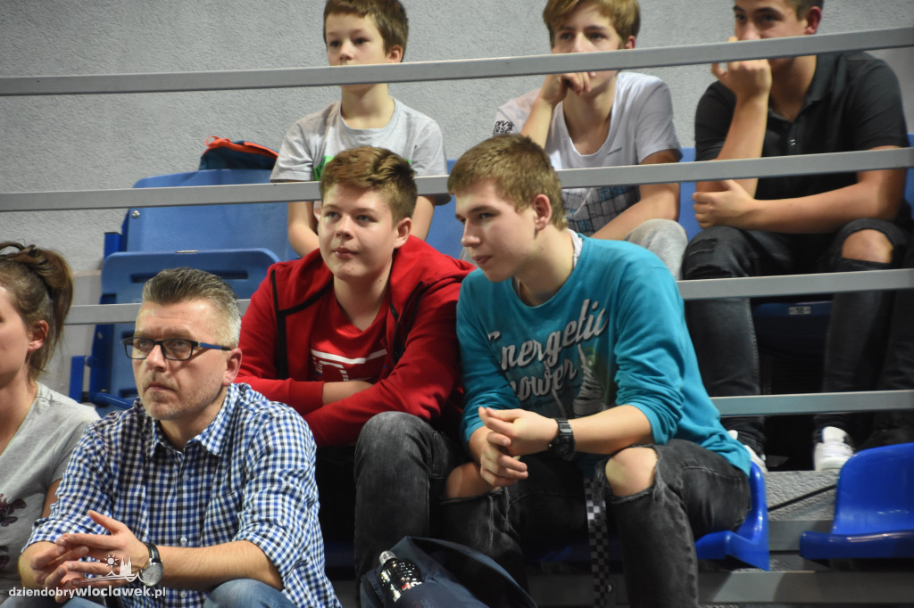 Kibice na meczu z Telenet Giants Antwerpia