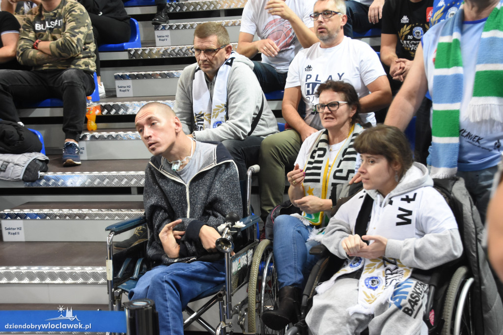 Kibice na meczu z Telenet Giants Antwerpia