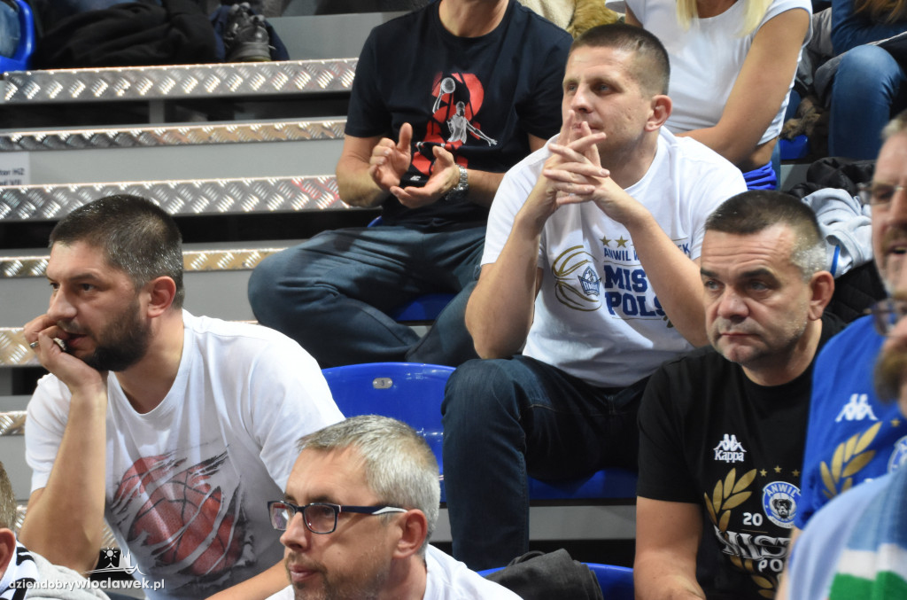 Kibice na meczu z Telenet Giants Antwerpia