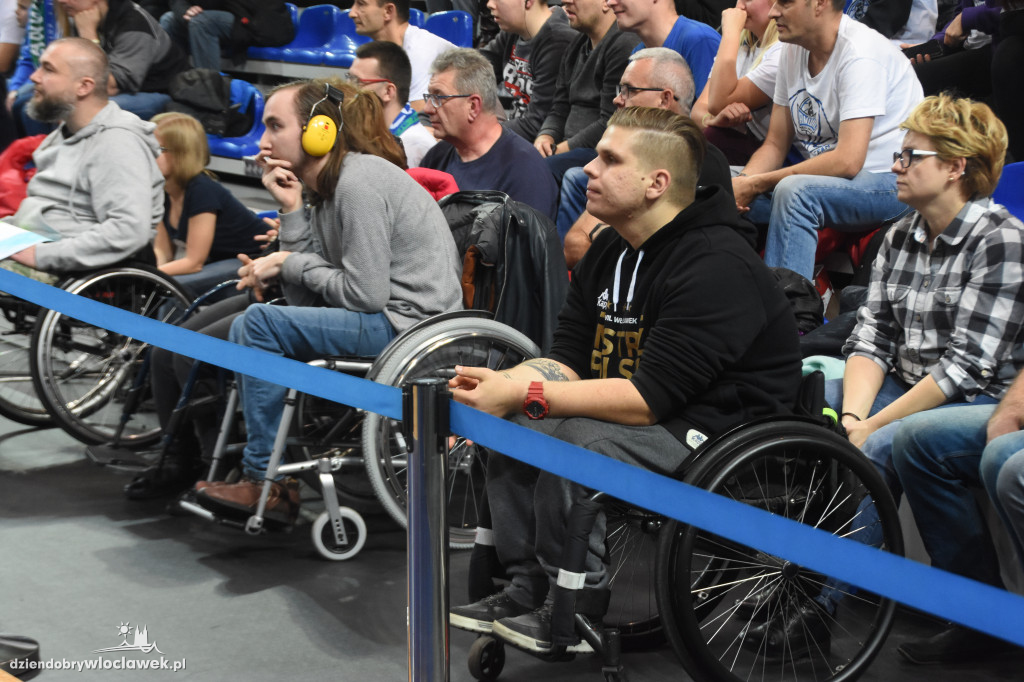 Kibice na meczu z Telenet Giants Antwerpia
