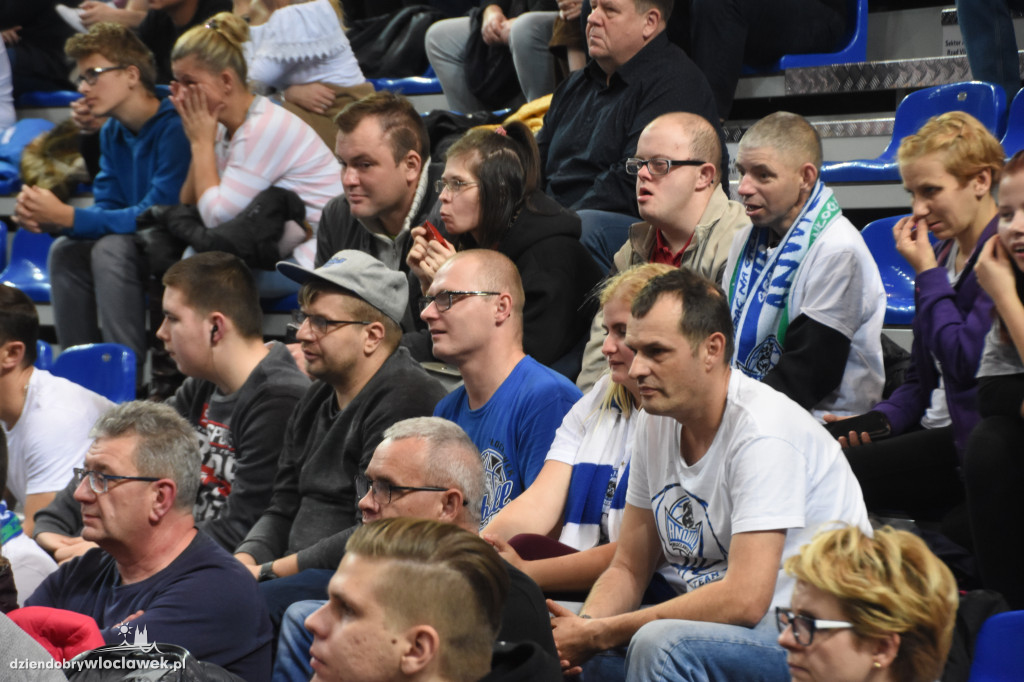 Kibice na meczu z Telenet Giants Antwerpia