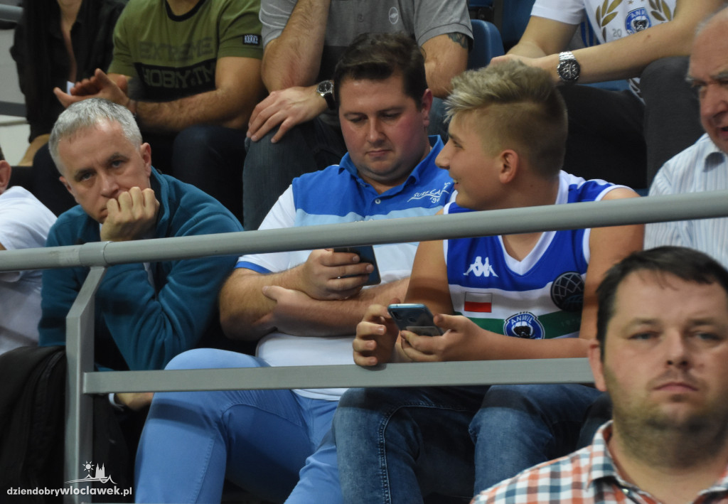Kibice na meczu z Telenet Giants Antwerpia