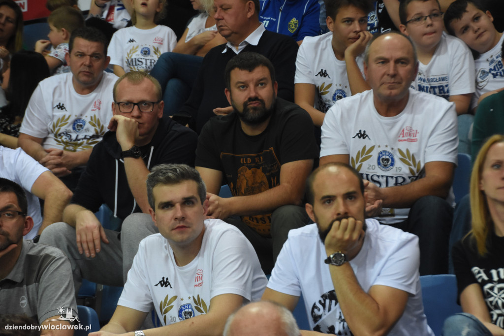 Kibice na meczu z Telenet Giants Antwerpia