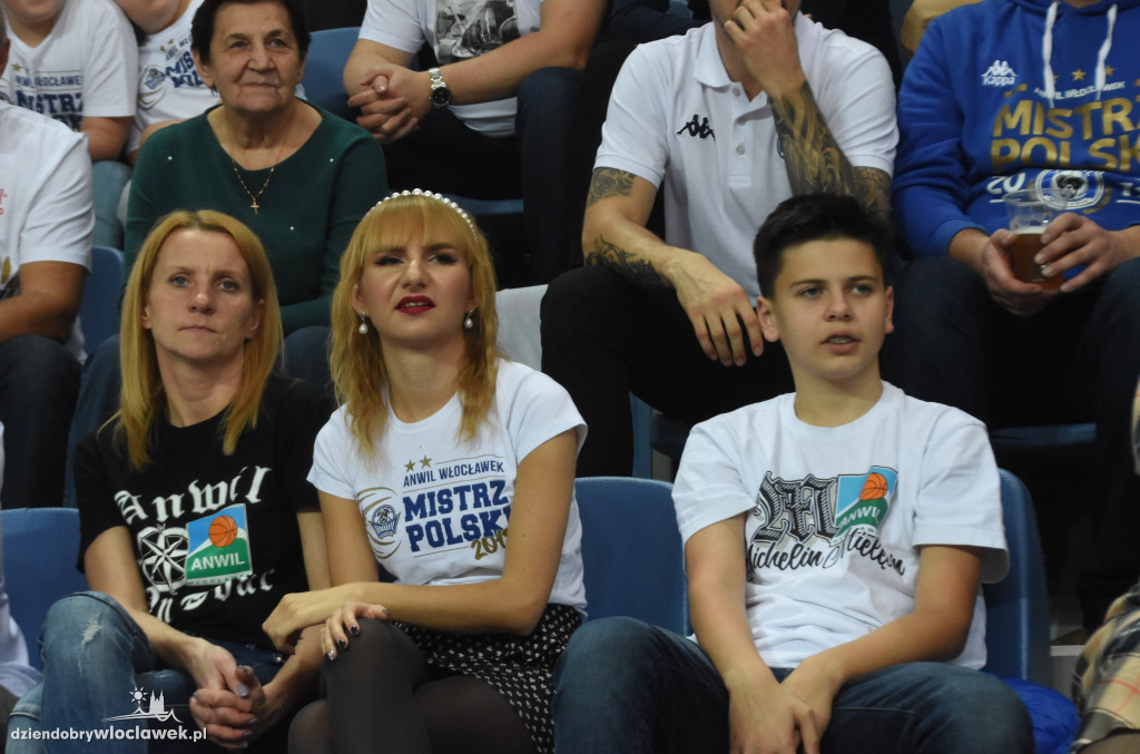 Kibice na meczu z Telenet Giants Antwerpia