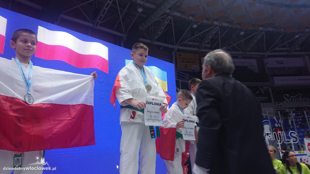 Karatecy z kolejnymi medalami