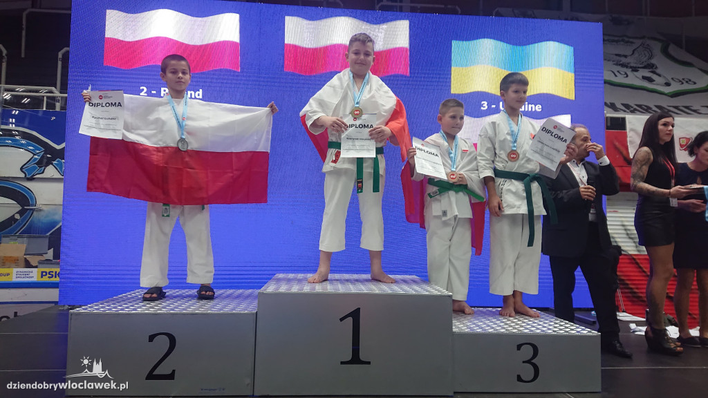 Karatecy z kolejnymi medalami