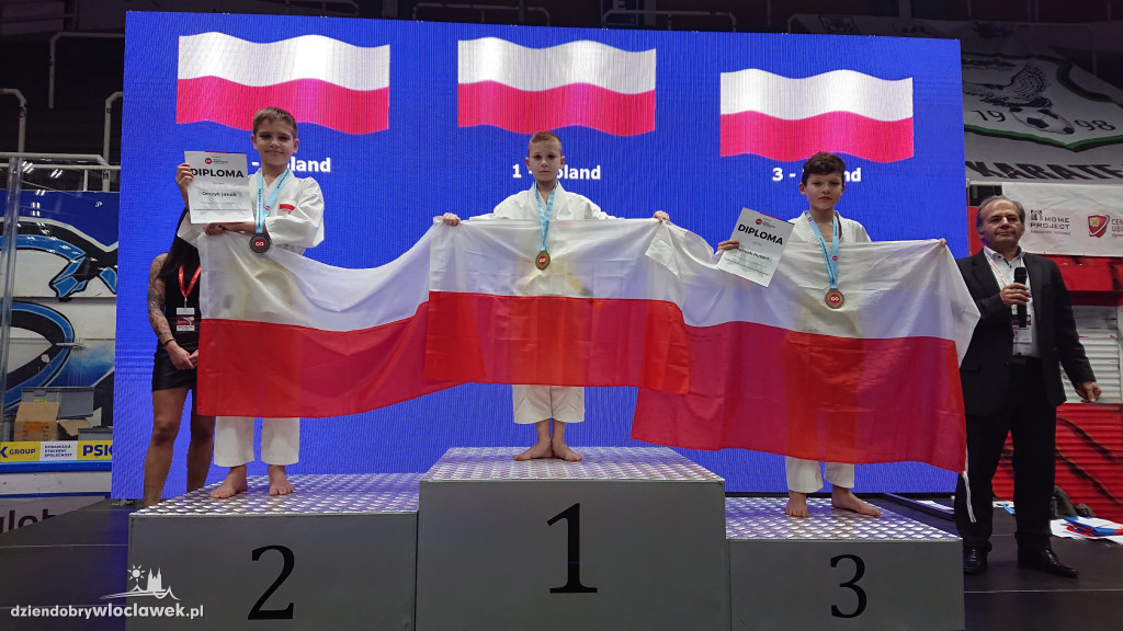 Karatecy z kolejnymi medalami