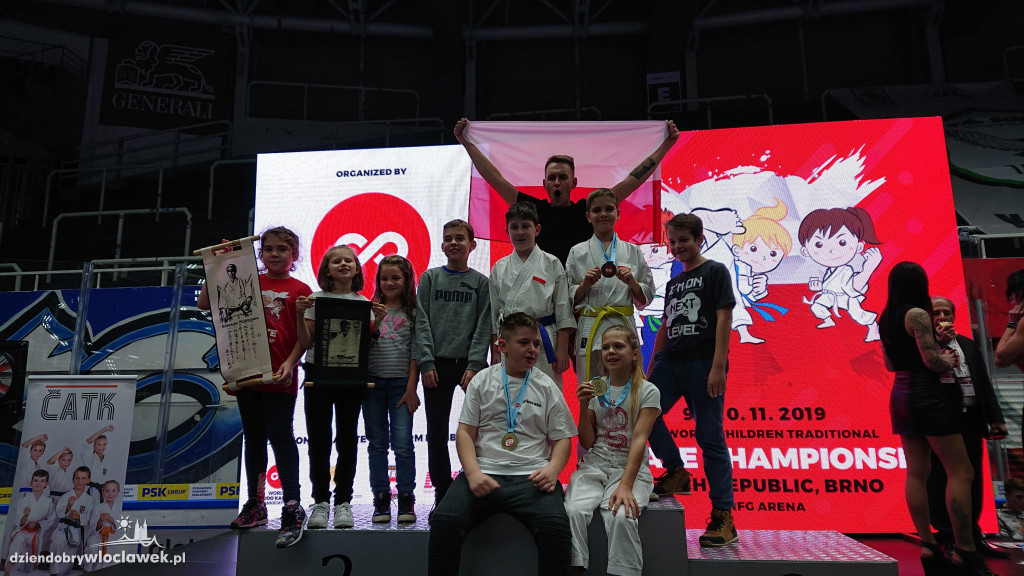 Karatecy z kolejnymi medalami