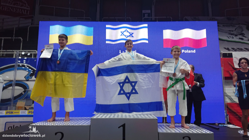 Karatecy z kolejnymi medalami