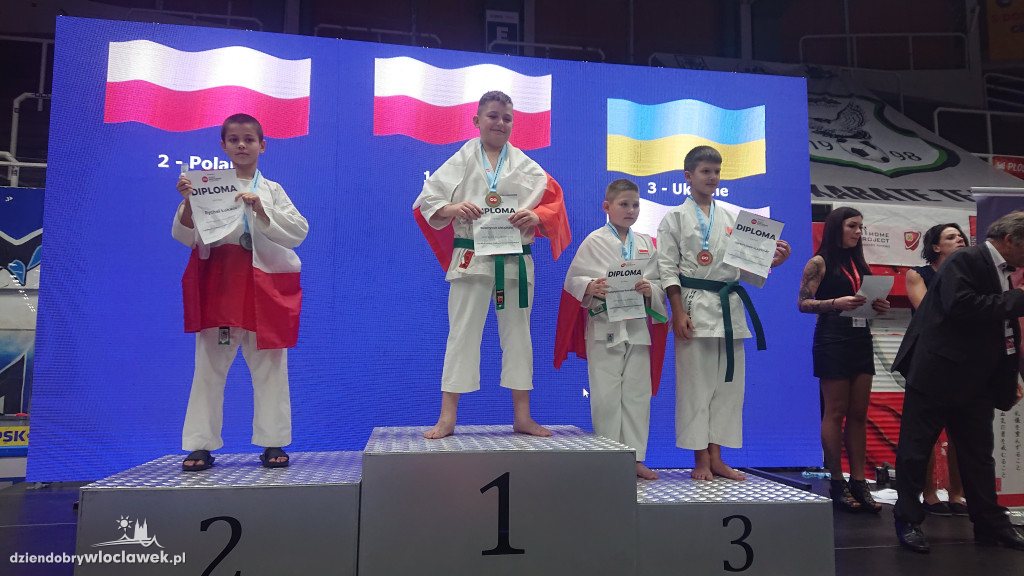 Karatecy z kolejnymi medalami
