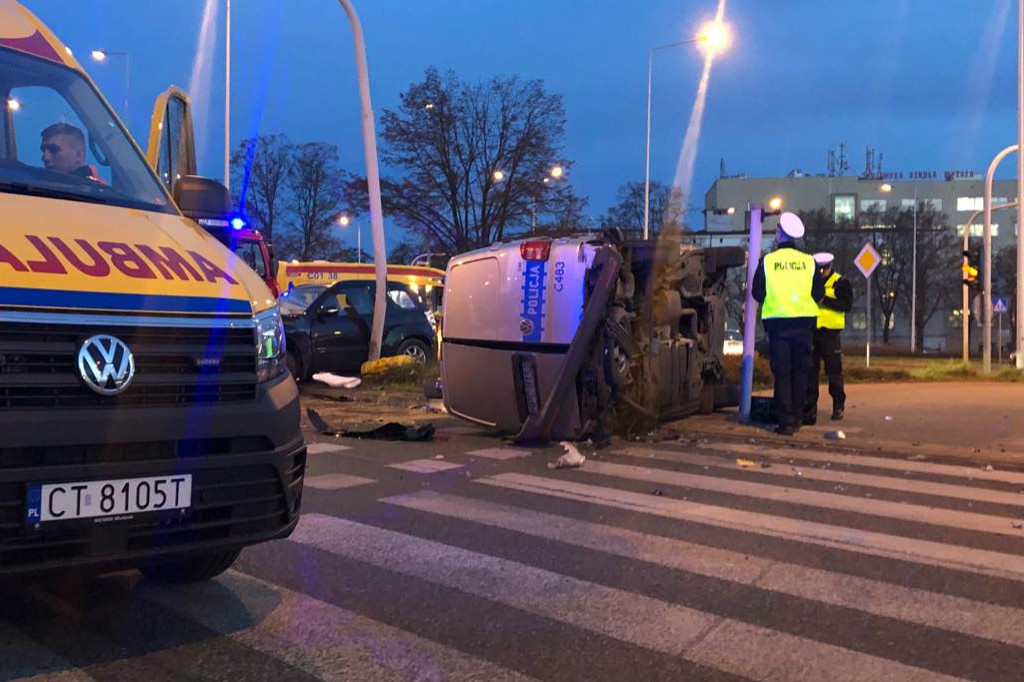 Kraksa z udziałem radiowozu