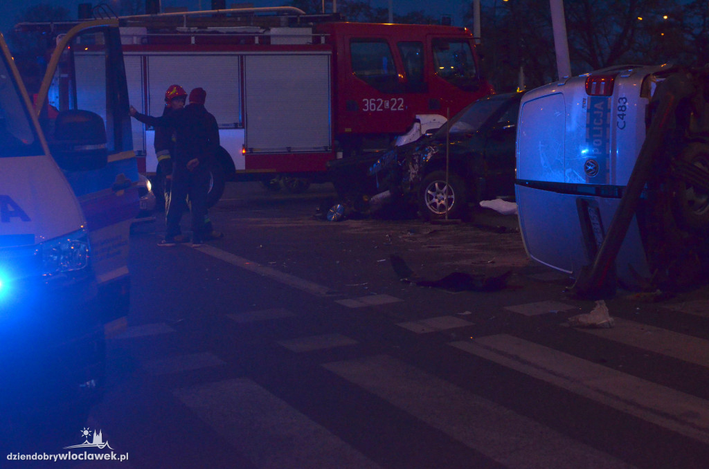 Kraksa z udziałem radiowozu