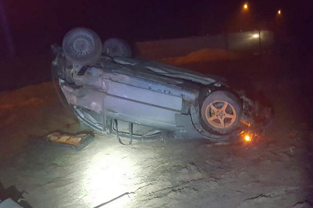 20-latek dachował osobowym bmw