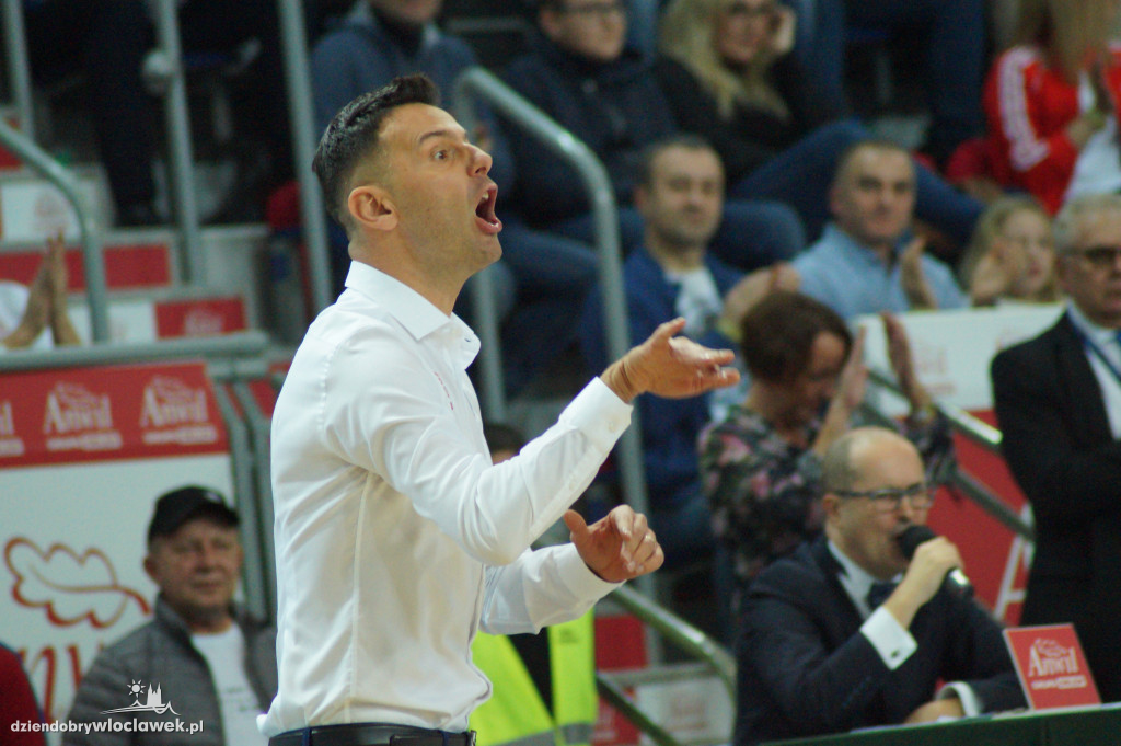 `Święta wojna` w Hali Mistrzów