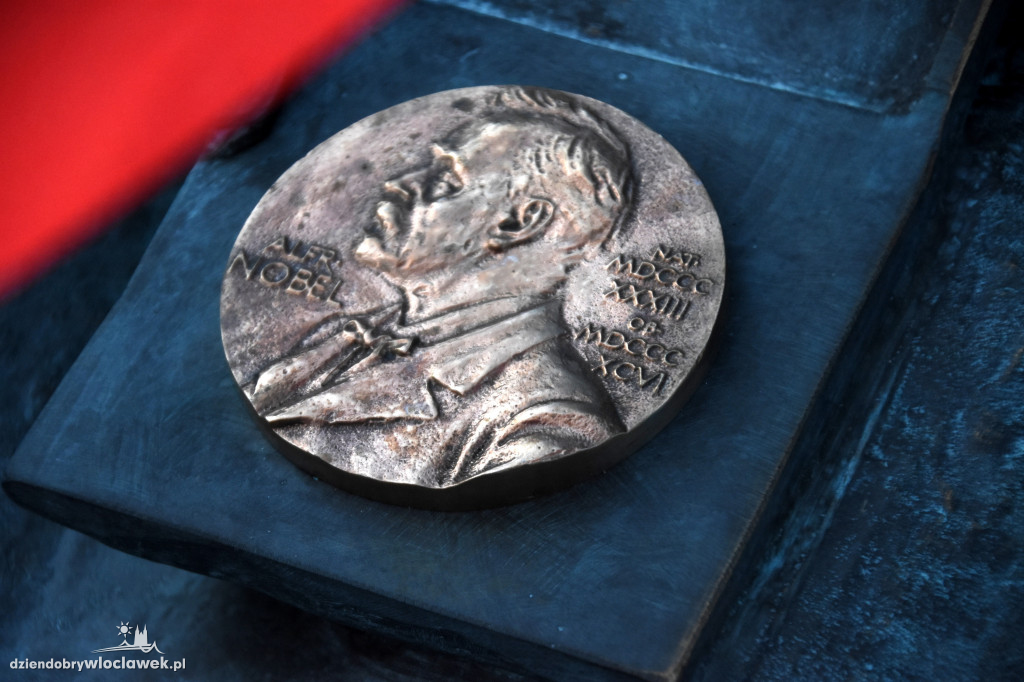 Odsłonięcie ławeczki M. Skłodowskiej-Curie