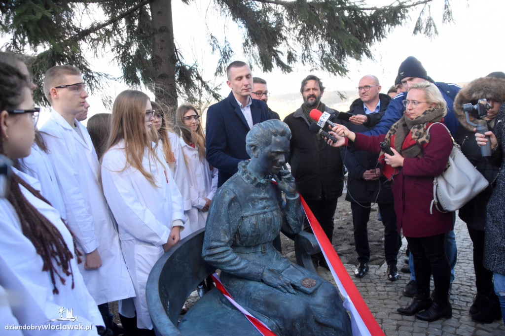 Odsłonięcie ławeczki M. Skłodowskiej-Curie
