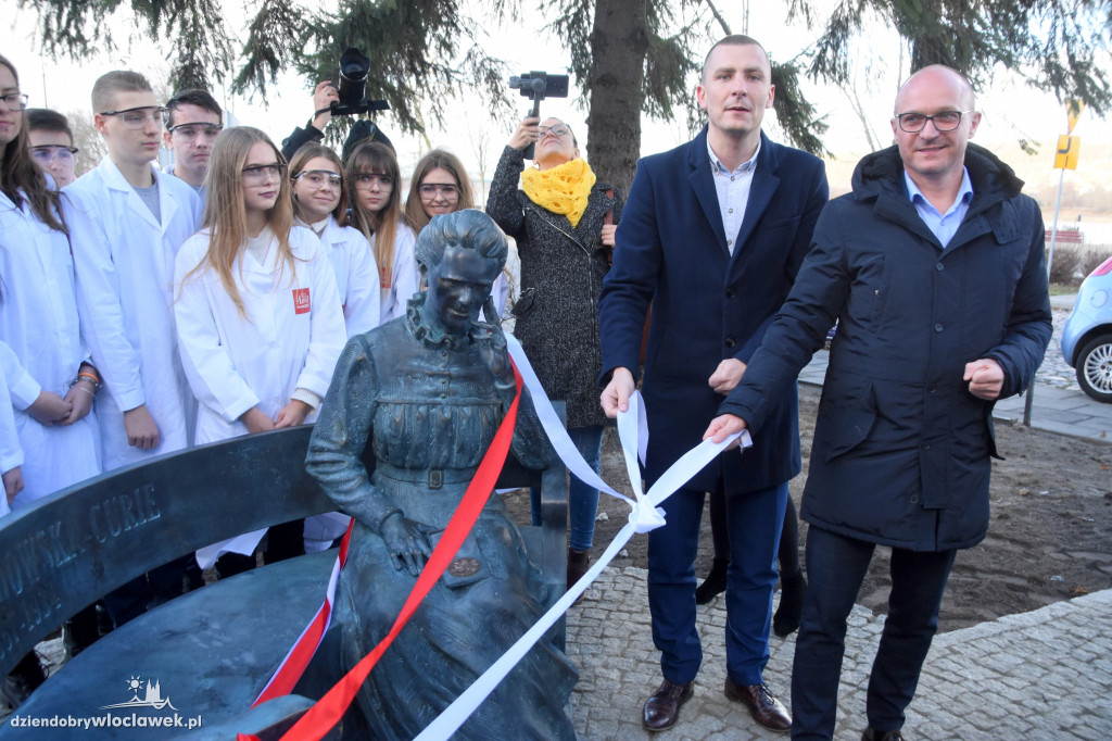 Odsłonięcie ławeczki M. Skłodowskiej-Curie