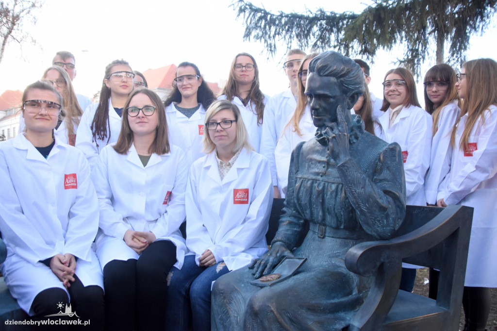 Odsłonięcie ławeczki M. Skłodowskiej-Curie