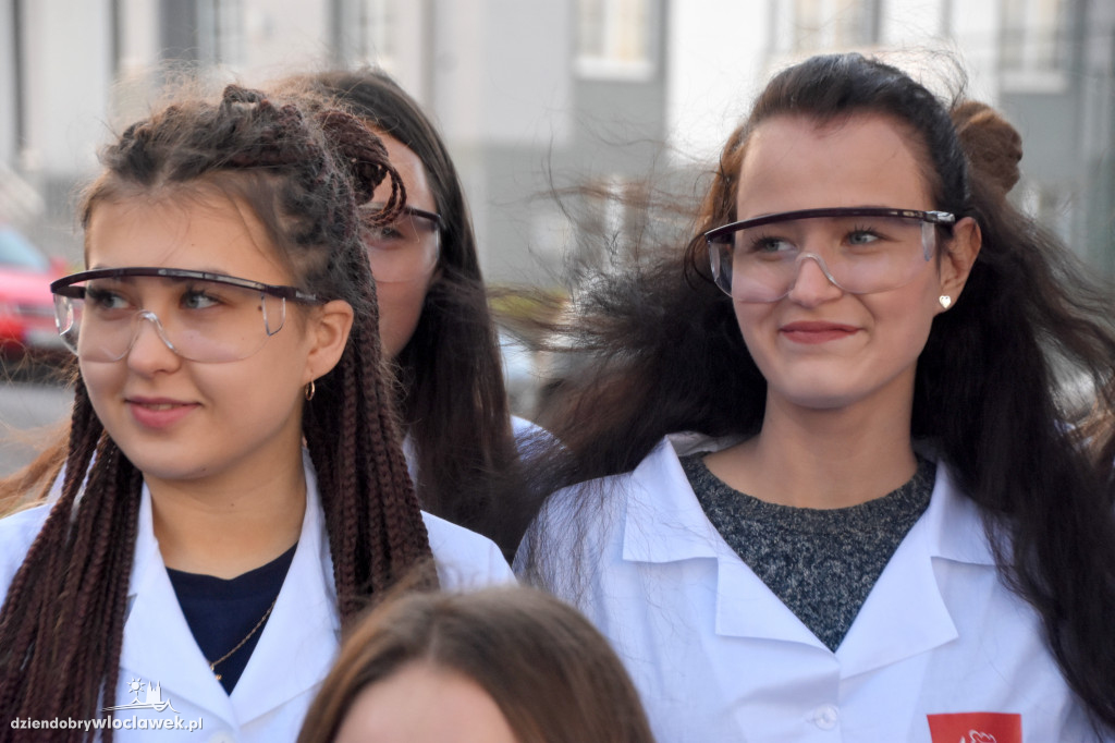 Odsłonięcie ławeczki M. Skłodowskiej-Curie