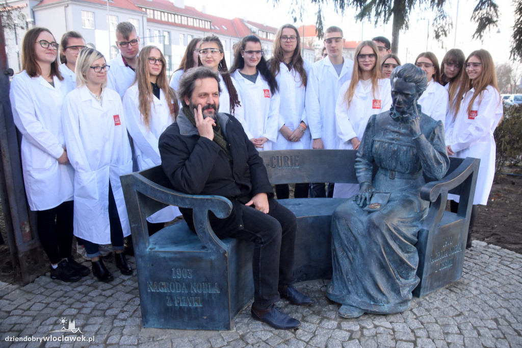 Odsłonięcie ławeczki M. Skłodowskiej-Curie
