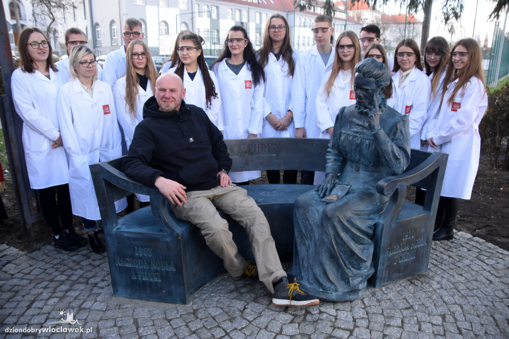 Odsłonięcie ławeczki M. Skłodowskiej-Curie
