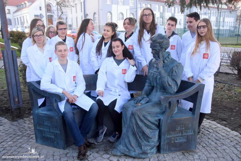 Odsłonięcie ławeczki M. Skłodowskiej-Curie