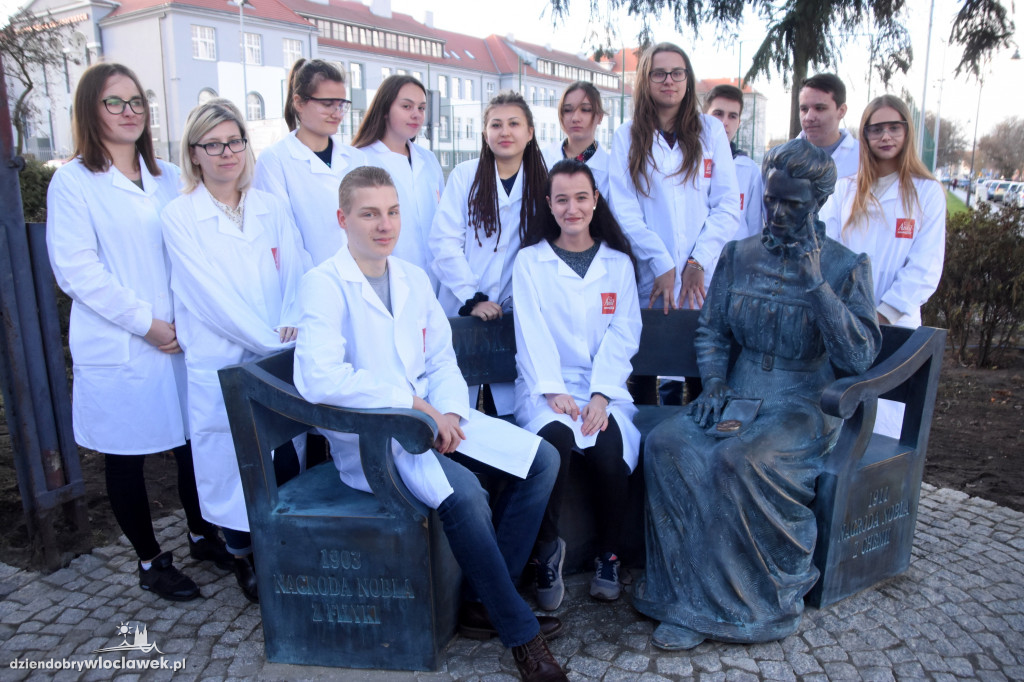 Odsłonięcie ławeczki M. Skłodowskiej-Curie