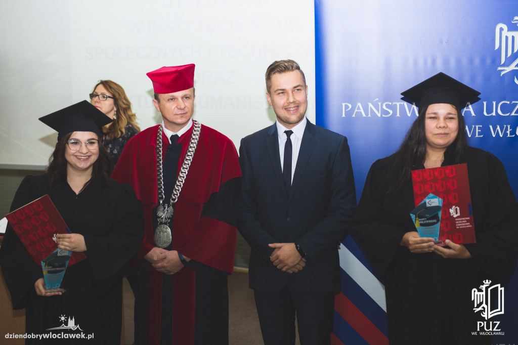 Wręczenie dyplomów w PUZ