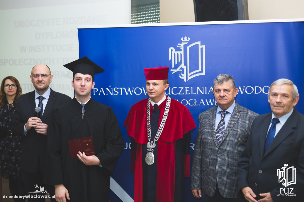 Wręczenie dyplomów w PUZ