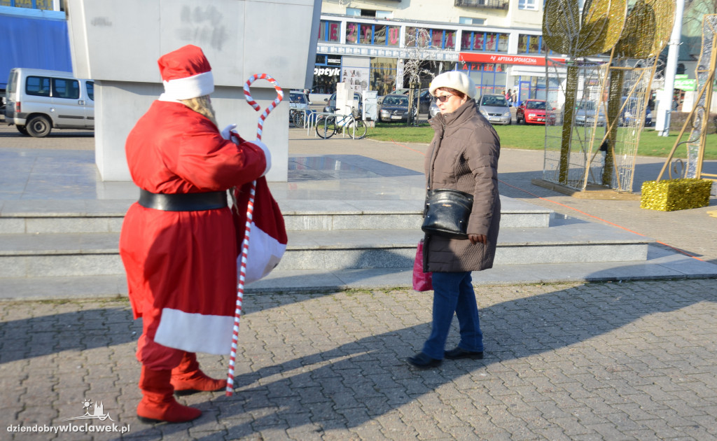 Mikołaj rozdawał pierniki na pl. Wolności