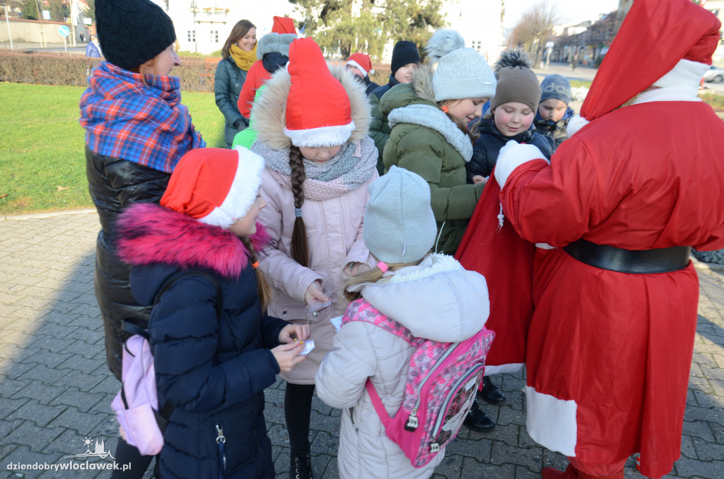 Mikołaj rozdawał pierniki na pl. Wolności