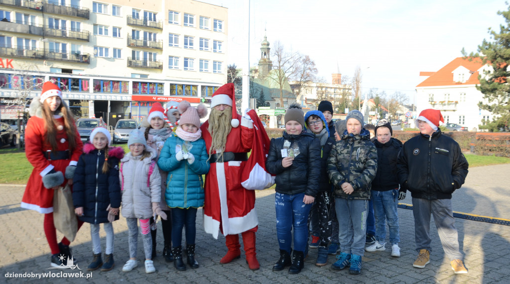 Mikołaj rozdawał pierniki na pl. Wolności