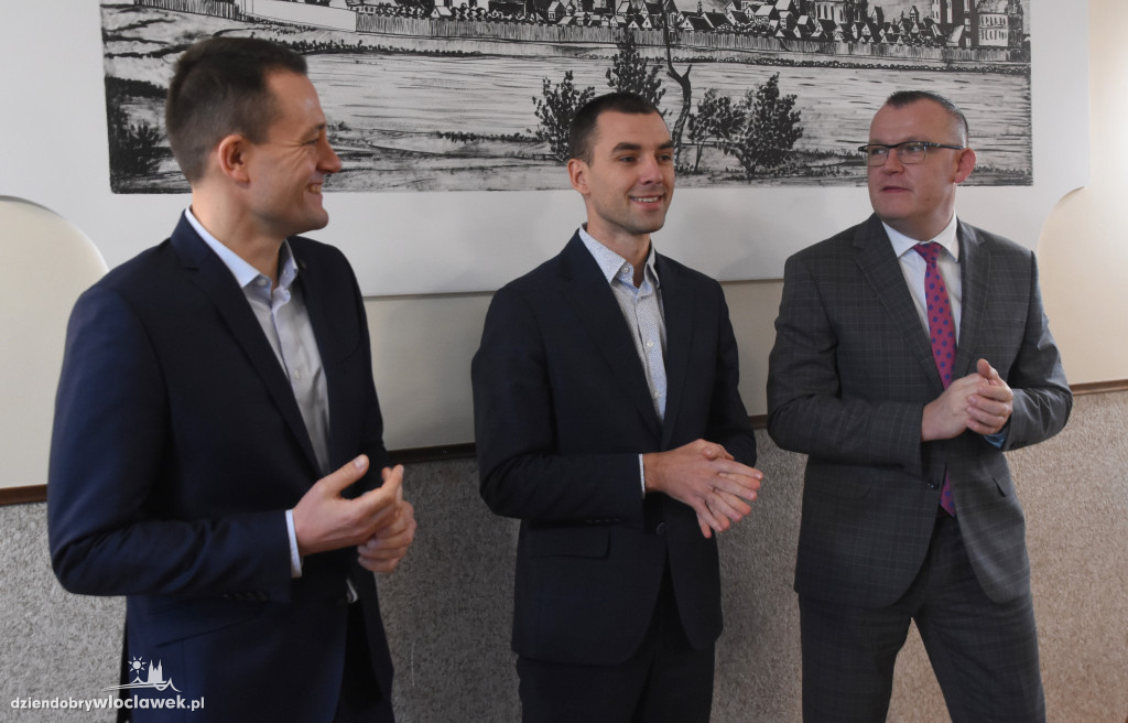 LPP przekazało tablice dla szkół