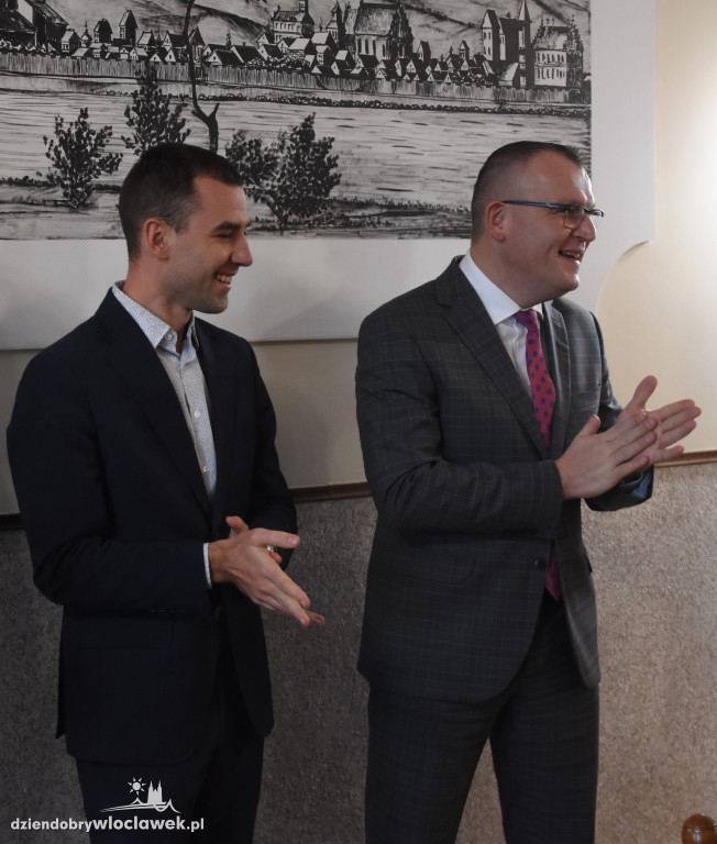 LPP przekazało tablice dla szkół