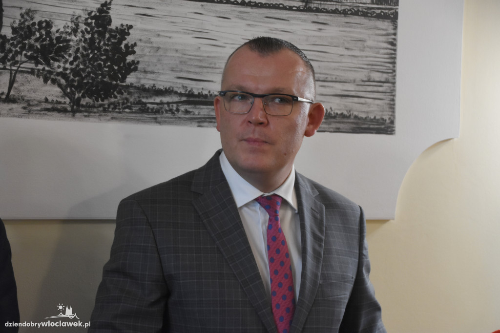 LPP przekazało tablice dla szkół