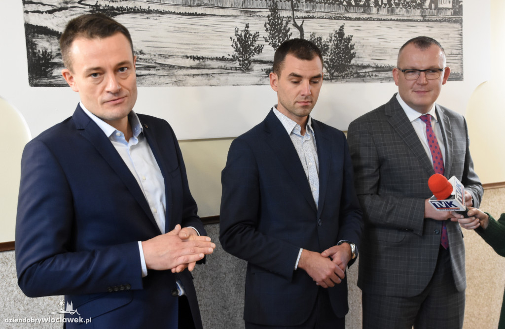 LPP przekazało tablice dla szkół
