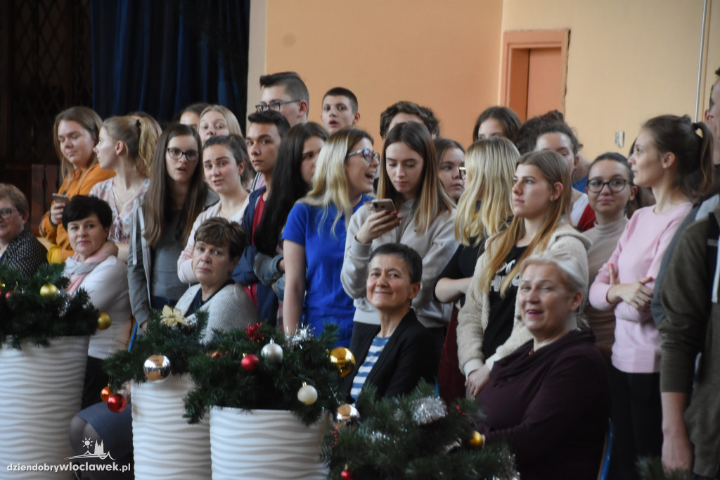 Pokaz fryzur i mody w Zespole Szkół Chemicznych
