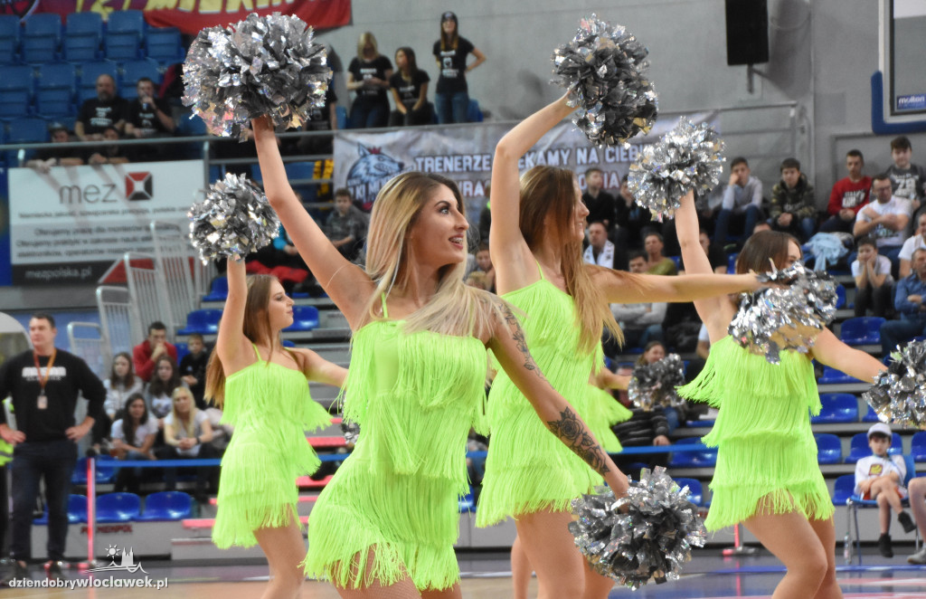 Cheerleaderki na meczu z King Szczecin