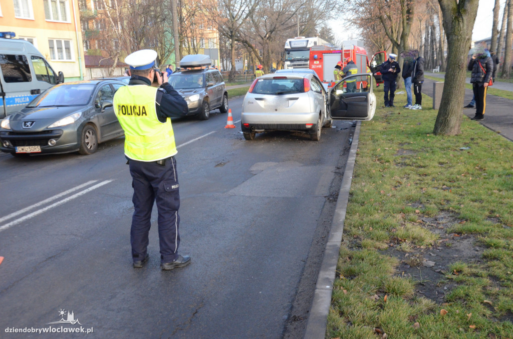 Na Wienieckiej ford uderzył w forda