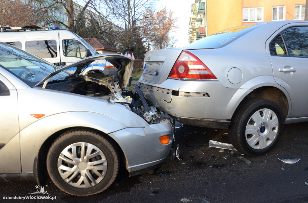 Na Wienieckiej ford uderzył w forda