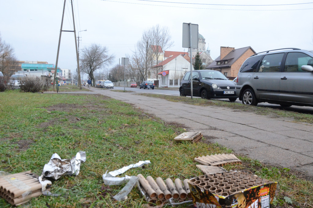 Posylwestrowe śmieci straszą na osiedlach