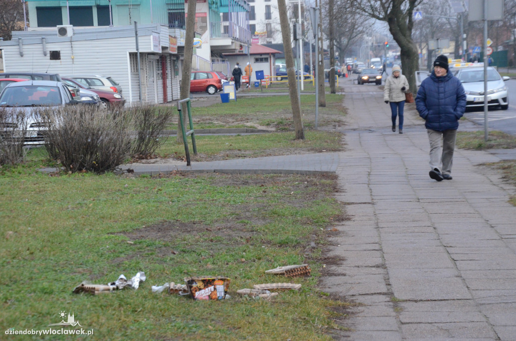 Posylwestrowe śmieci straszą na osiedlach