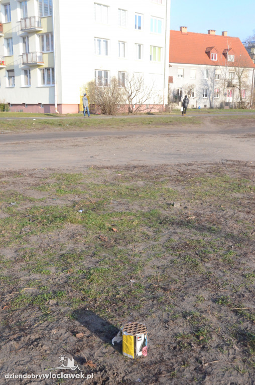 Posylwestrowe śmieci straszą na osiedlach
