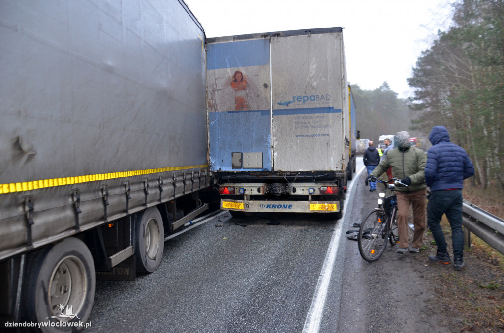 Wypadek na trasie brzeskiej. 2 osoby ranne