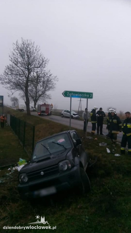 Czołowe zderzenie dwóch aut osobowych