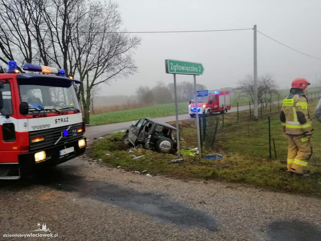 Czołowe zderzenie dwóch aut osobowych