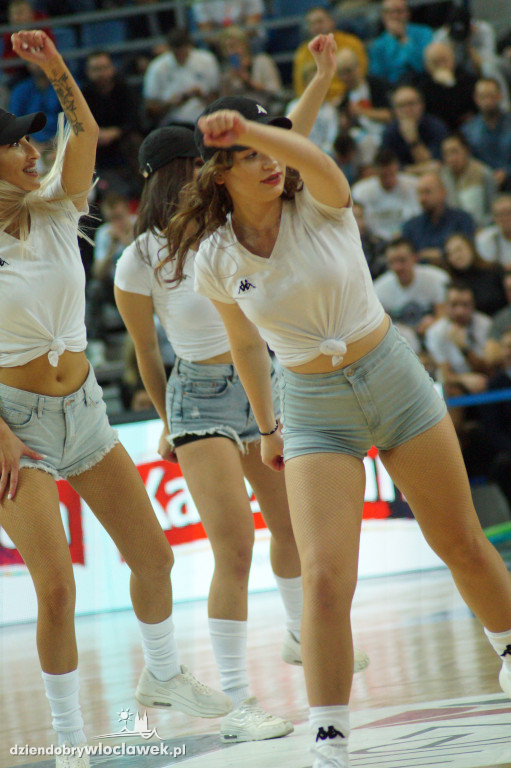 Cheerleaderki na meczu z Hapoelem