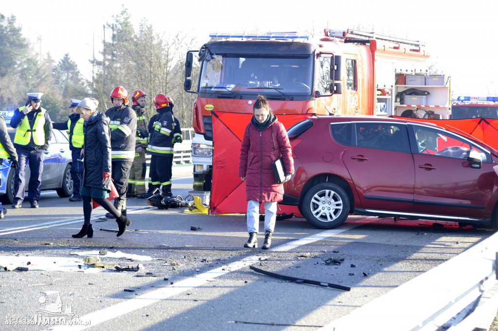 Zderzenie tira z osobówką. Nie żyje 1 osoba