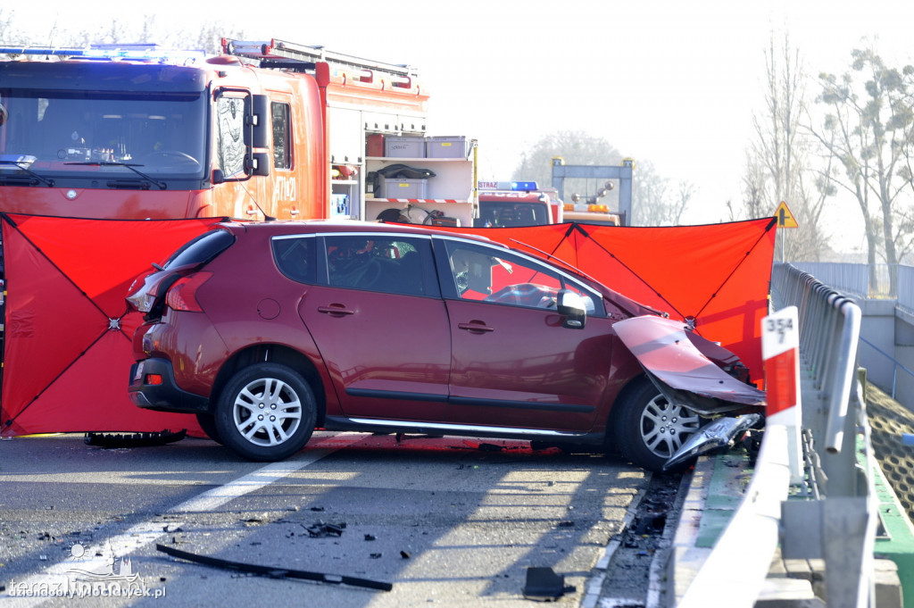 Zderzenie tira z osobówką. Nie żyje 1 osoba