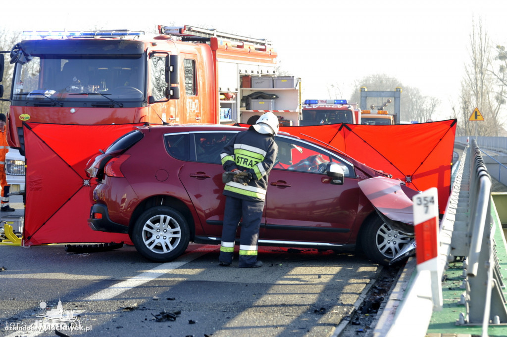 Zderzenie tira z osobówką. Nie żyje 1 osoba